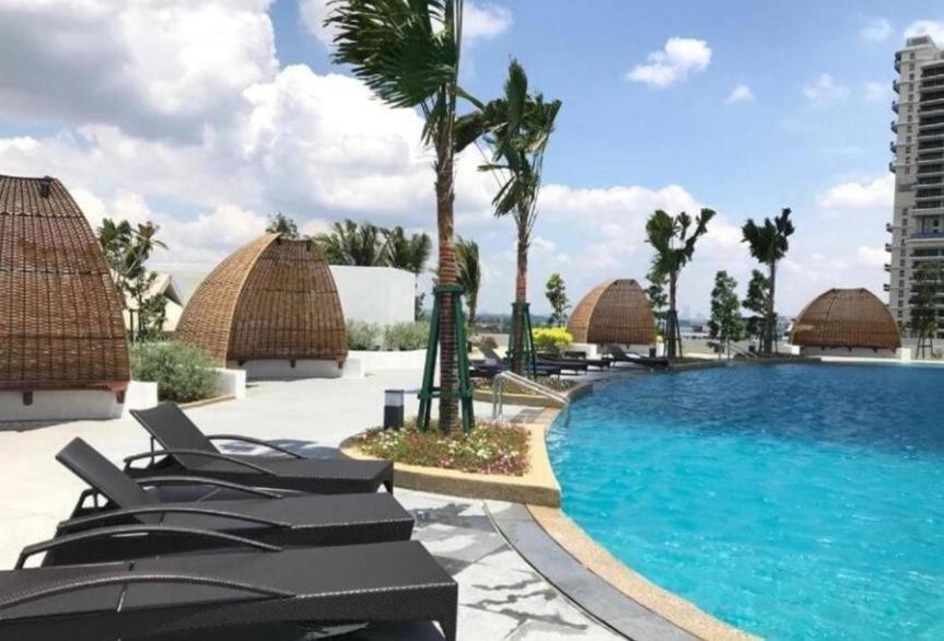 Almas Suites Poolview Netflix 100Mbps Bystay Nusajaya  Kültér fotó